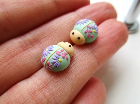 Cercei Din Lut Polimeric, Ladybug Earrings, Ladybug Jewelry, Polymer Clay Embroidery, Jewelry Polymer Clay, Polymer Clay Flower Jewelry, Diy Earrings Polymer Clay, Handmade Clay Jewelry, Tanah Liat