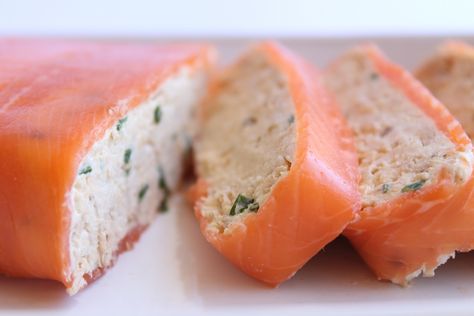 Smoked Salmon Terrine Salmon Dips, Salmon Terrine Recipes, Salmon Mousse Recipes, Smoked Salmon Terrine, Christmas Lunch Menu, Salmon Terrine, Terrine Recipe, Smoked Salmon Appetizer, Starter Dishes