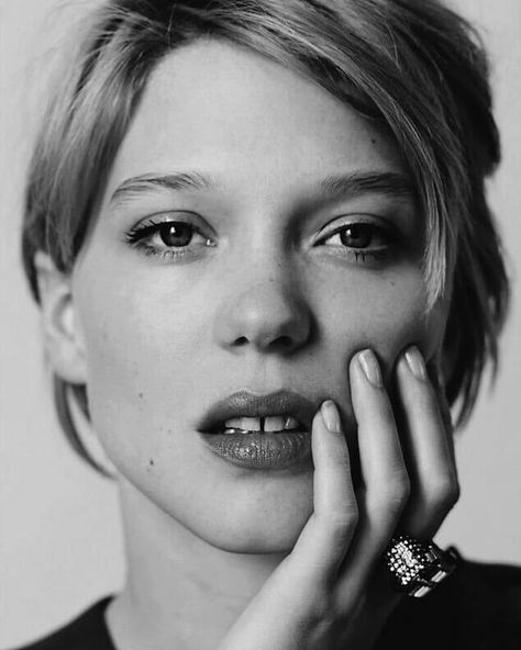 Lea Seydoux Lea Seydoux, French Cinema, Marion Cotillard, White Woman, Music Images, Face Characters, French Actress, Photography Women, Green Aesthetic