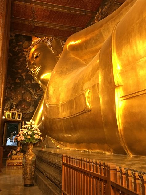 Reclining Buddha statue at Wat Pho, Bangkok Wat Pho Bangkok, Burmese Language, Travelling Asia, Reclining Buddha, Gold Statue, Wat Pho, Golden Buddha, Thai Buddha, Travel Club