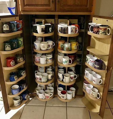 Mug Collection Aesthetic, Mug Display Ideas, Mug Collection Display, Bar Coffee Station, House Diy Decor, Grandma Kitchen, Room Ideas Kitchen, Mug Sets, Coffee Mug Collection