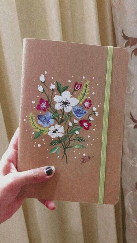 Art Covers Sketchbooks, Cute Journal Front Cover Ideas, Journal Front Cover Ideas Decorating, Book Cover Design Painting, Flower Book Cover Design, Notebook Painting Book Covers, Painted Book Covers Art Journals, Painting On A Book Cover, Journal Book Cover Design Diy