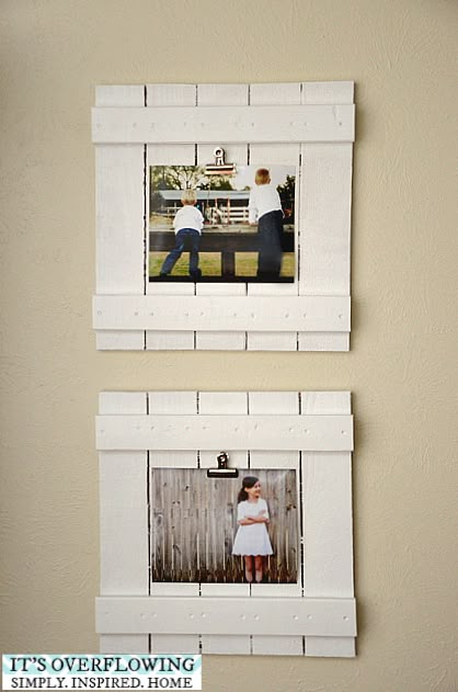 do a whole wall of thesee DIY repurposed wood frames with clips in the kitchen so the art is changeable with kids' school work & for seasonal decor Cadre Photo Diy, Wooden Creations, Cuadros Diy, Diy Photo Frames, Decor Ikea, Frame Ideas, Diy Picture Frames, Repurposed Wood, Scrap Wood Projects