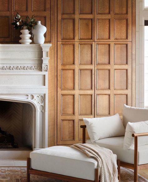 Tudor Wood Paneling, Paneled Library Walls, Wood Panelling Around Windows, Wood Panel Library, Modern Vintage Living Room, Luxury Fireplace, Paneled Library, Wooden Panelling, Home Library Design