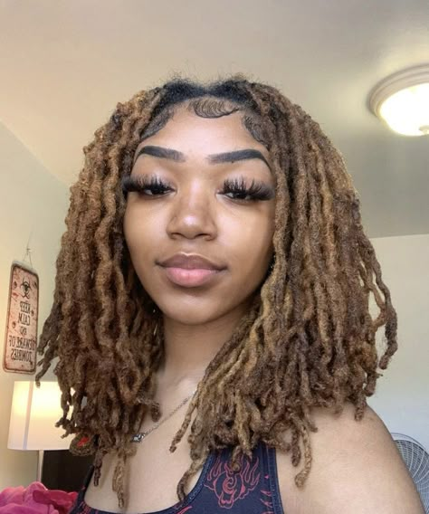 Females With Dreads Locs, Ash Brown Locs, Sandy Brown Locs Black Women, Brown Locs Black Women, Light Brown Locs, Brown Locs, Colored Dreads, Loc Hairstyles, Beautiful Locs