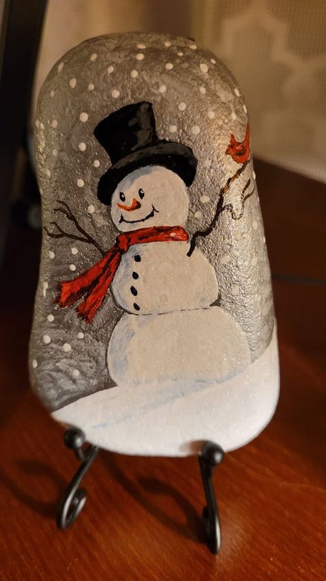 painting rocks! | Love doing the snowmen. | Facebook Stone Art Painting, Christmas Rock, Snowman Painting, Rock Painting Patterns, Painting Rocks, Rock Painting Designs, Mandala Painting, Rock Painting Art, Seashell Crafts