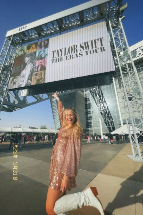 Taylor Swift Concert Pics Eras Tour, Taylor Swift Concert Instagram Pictures, Taylor Swift Eras Tour Inspo Outfits, Eras Tour Aesthetic Pictures, Taylor Swift Eras Tour Poses, Eras Tour Aesthetic Photos, Eras Tour Cute Pics, Aesthetic Eras Tour Photos, Eras Picture Ideas