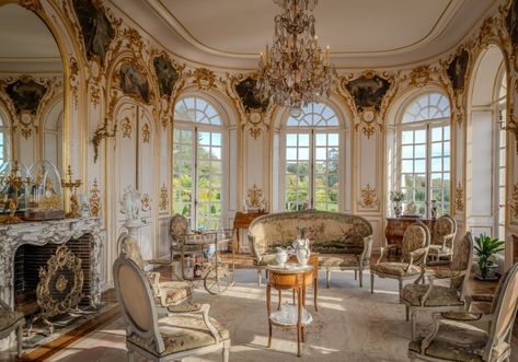 Le Petit Versailles, Pooky Lighting, and Dorothy Draper Decorating Weekend - The Glam Pad French Castle Interior, 18th Century Castle, Article Of The Week, Dorothy Draper, Glam Pad, Geothermal Heating, Palace Interior, Opulent Interiors, Castles Interior