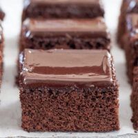 Chocolate Cake No Eggs, Oreo Biscuit Cake, Self Rising Flour Recipes, Bread Dips Recipes, Cake No Eggs, Molten Cakes, 4 Ingredient Desserts, Bread Dips, Easy Cakes To Make