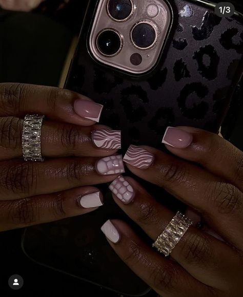 Short Square Nail Designs Aesthetic, Square Acrylic Nails Trendy, Shortie Nails Black Women, Overlay Design Nails, Short Boujee Nails, Boyfriend Name On Nails, Braider Nails Set Short, Overlay Nail Designs, Short Nails Yellow