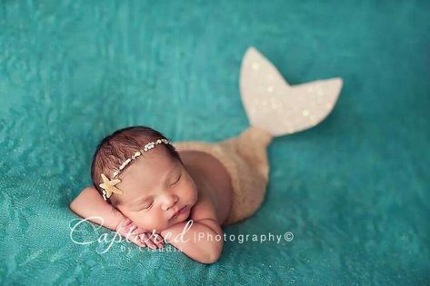 Mermaid pose Baby Fever Pictures, Newborn Mermaid, Foto Newborn, Baby Mermaid, Foto Baby, Newborn Shoot, Metro Detroit, Photography Newborn, Newborn Baby Photography