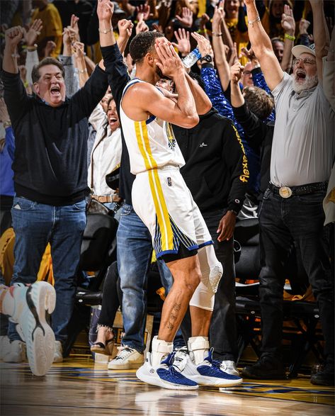 Stephen Curry Celebration, Stephen Curry Wallpaper, Basketball Wallpapers, Curry Wallpaper, Stephen Curry Basketball, Nba Stephen Curry, Curry Basketball, Nba Fashion, Leonel Messi