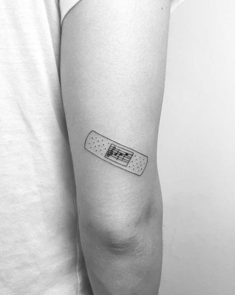 10 Tattoos to Move the Soul of any Music Lover – Jhaiho – Medium Band Aid Tattoo, Music Lover Tattoo, Tatuagem Masculina Pequena, Pola Tato, Music Tattoo Designs, Inspired Tattoos, Tattoos For Lovers, Inspiration Tattoos, Music Tattoo