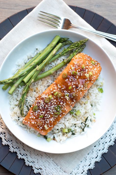 Orange Sesame Ginger Glazed Salmon Ginger Glazed Salmon, Orange Glazed Salmon, Salmon Meal Prep, Ginger Salmon, Salmon Glaze Recipes, Sesame Ginger, Teriyaki Salmon, Easy Salmon, Glazed Salmon