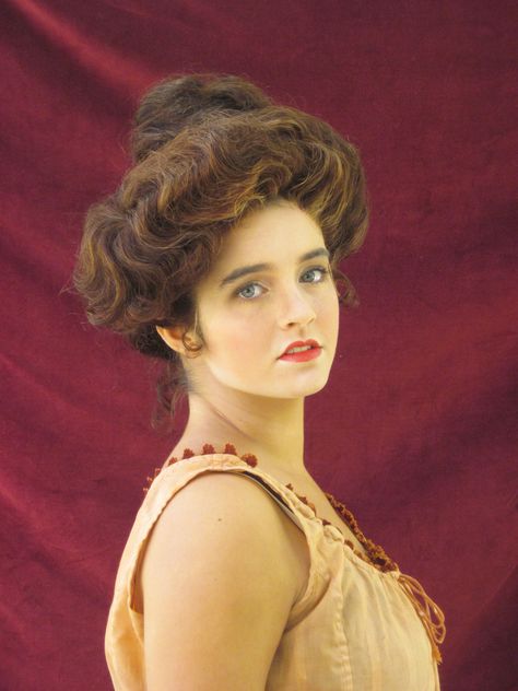 Edwardian:  Gibson Girl 1910 Hairstyles, 1910 Hair, Gibson Girl Hair, Victorian Makeup, Historical Hairstyles, Edwardian Hairstyles, Victorian Hairstyles, Victorian Ladies, Gibson Girl