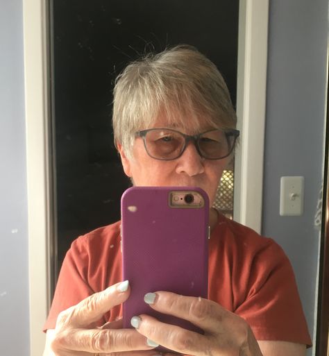 Middle Age Woman Selfie, Old Woman Selfie, Old Man Selfie, Middle Aged Women, Old Men, Hair Ideas, Take That, Mirror Selfie, Mirror