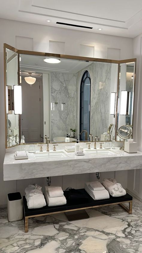 Bathroom Gold, Bedroom Comforter Sets, French Apartment, Bubble House, Best Bathroom Designs, Washroom Design, White Mirror, Chic Bathrooms, Hotel Bathroom