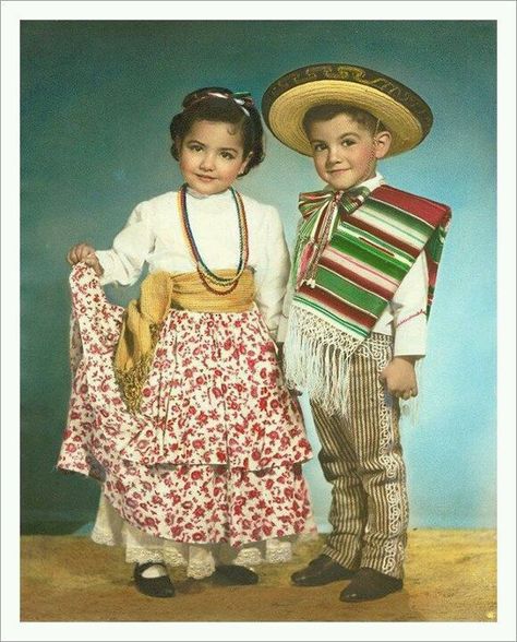 Ninos Mexican Clothing, Ballet Folklorico, Mexican Heritage, Mexican Outfit, Mexican Dresses, Mexican Party, Mexican American, Mexican Culture, Mexican Style