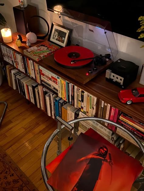 Record Player Bedroom, Vinyl Record Room, Living Room Vinyl, Music Corner, Vinyl Room, Record Room, Cosy Room, Redecorate Bedroom, Up House