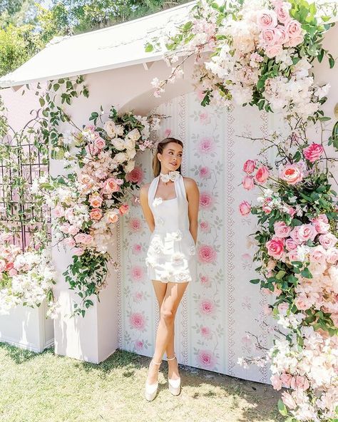 Glam Bridal Shower Ideas, Sisterhood Round, Coquette Party, Sierra Furtado, Fancy Birthday, Bridal Shower Inspo, Bridal Shower Inspiration, Bridal Shower Tea, Pink Bridal Shower