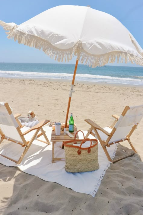 Summer Must-Haves 2022 - KristyWicks.com Beach Day Bachelorette, Lake Packing List, Beach Setup, Red Picnic, Beach Bash, Beach Picnics, Samuel And Sons, Beach Inspiration, Insta Aesthetic