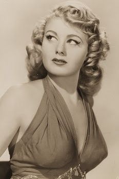 Shelley Winters - Chicken a la Shelley - Silver Screen Suppers Shelley Winters, Stars D'hollywood, Classic Portrait, Classic Movie Stars, Classic Actresses, Actrices Hollywood, Hollywood Legends, Blonde Bombshell, Old Hollywood Glamour