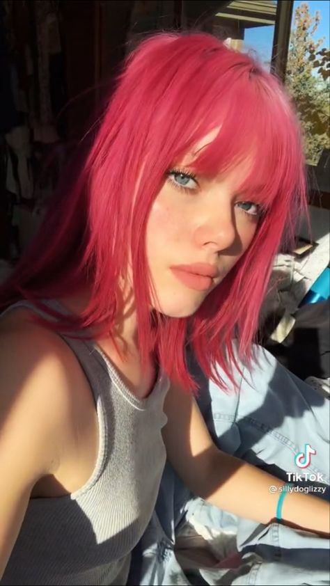 Redish Pinkish Hair, Dark Coral Hair, Pink Hair Tan Skin, Pink Hair On Brown Skin, Reddish Pink Hair, Color Ideas For Hair, Medium Pink Hair, Pink Wolf Cut, Deep Pink Hair