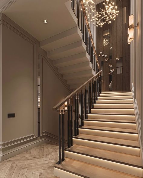 Dr Room, Classic Staircase, Staircase Interior Design, Interior Balcony, Villa Project, Marble Interior, Apartment Exterior, Stairs Design Interior, Apartment Dining Room