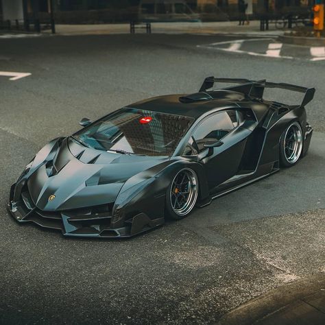 Lamborghini veneno Aventador Lamborghini, Aston Martin Vanquish, New Sports Cars, Top Luxury Cars, Lamborghini Veneno, Super Sport Cars, Lamborghini Cars, Exotic Sports Cars, Best Classic Cars