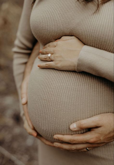 Fall maternity photoshoot + maternity dress outfit ideas. Posing Maternity Photos, Pregnancy Autumn Photoshoot, Fall Family Maternity Photos, Autumn Maternity Photoshoot, Maternity Poses Single Outdoor, Pregnancy Photos Autumn, Pregnancy Photos Outdoor, Autumn Pregnancy Photoshoot, Outdoor Maternity Photos Fall