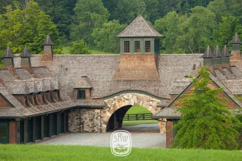 Stable Exterior Design, Elegant Horse Stables, Horse Stables Design Exterior, Horse Stable Exterior, Horse Stables Exterior, Horse Barn Exterior, Stable Exterior, Horse Stables Design, Shope Reno Wharton