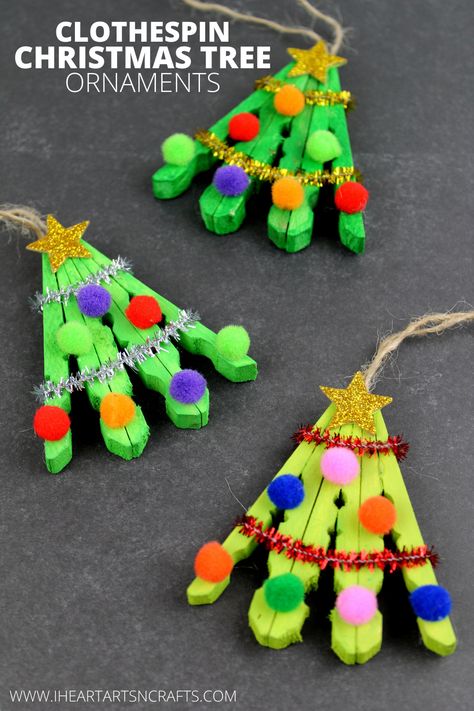 Clothespin Christmas, Kids Tree Ornaments, Arts N Crafts, Clothespin Crafts Christmas, Christmas Tree Ornament Crafts, Xmas Tree Ornaments, Christmas Clothespins, Diy Christmas Ornaments Easy, Preschool Christmas Crafts