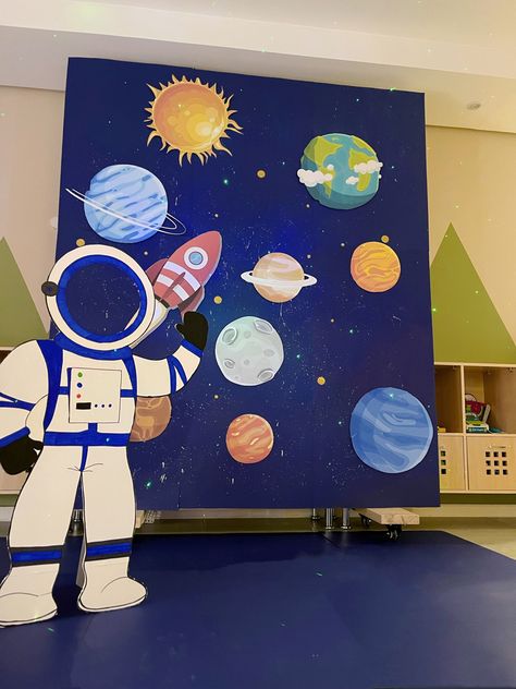 Galaxy Photo Booth, Concert Themes For Preschool, Theme For Science Exhibition, Space Corner Preschool, Photobooth Ideas For School, Science Exhibition Decoration, School Booth Ideas, Space Photobooth, Photobooth Ideas Events