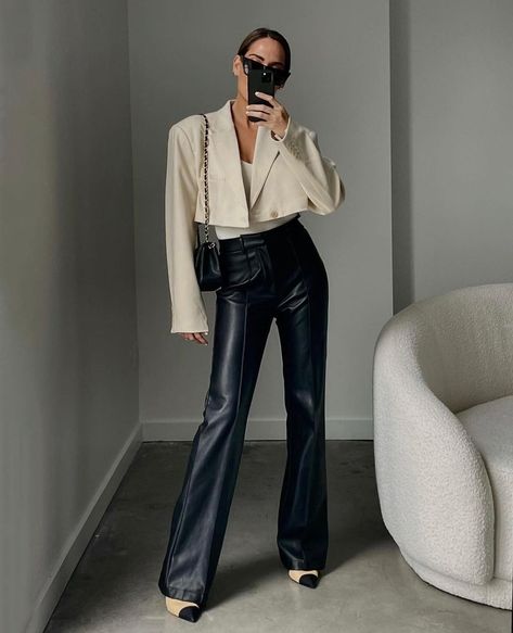 Because Of Alice, Leather Wide Leg Pants, Wide Leg Pants Outfit, Leather Pants Outfit, Edgy Chic, Fall Winter Wardrobe, Street Style Inspiration, Outfit Inspo Fall, Winter Wardrobe