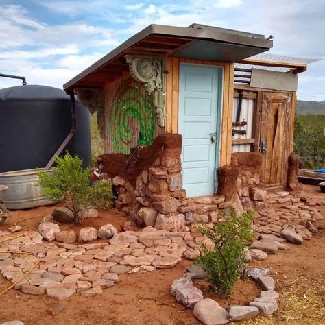 Hyper Adobe Construction with Richard Ward - Tiny House Blog Hyper Adobe House, Desert Tiny Home, Oasis Springs, Earth Bag Homes, Acre Homestead, Tiny House Blog, Bisbee Arizona, Adobe House, Desert Living