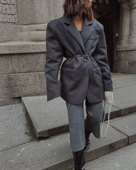 Oversize Blazer Outfit, Grey Blazer Outfit, Fashion Gone Rouge, Blazer Outfit, Belted Blazer, Fall Outfits For Work, Grey Outfit, Mode Inspo, Oversized Blazer