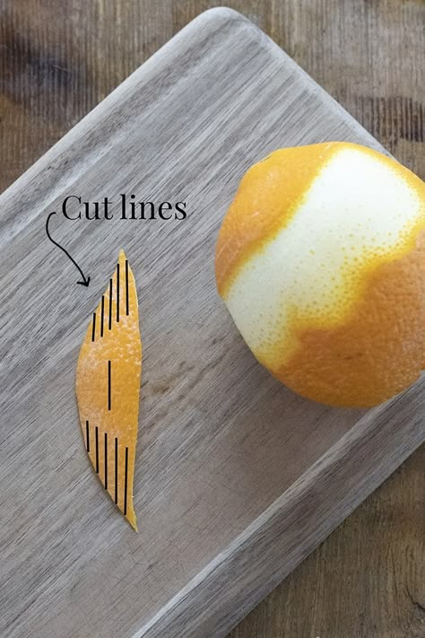 5 Easy (and Beautiful) Cocktail Garnishes - Moody Mixologist Garnish Drink, Creative Cocktail Garnishes, Cocktails Garnish, Cocktail Garnish Ideas, Drink Garnishes, Drink Garnish, Luxury Drinks, Citrus Garnish, Garnish Ideas