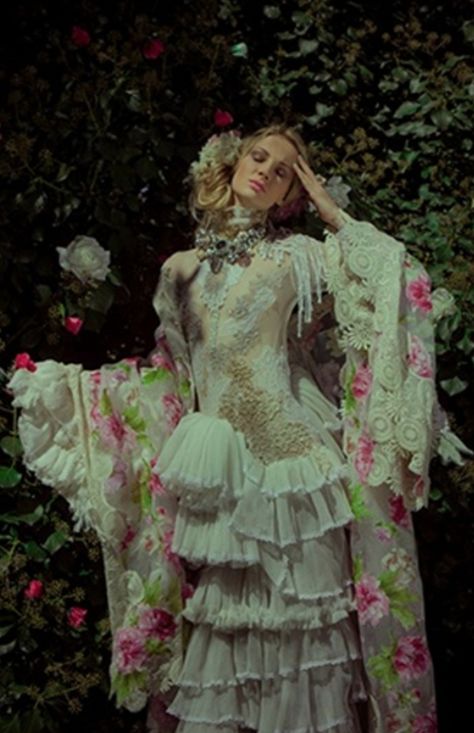 Romanticism Inspired Fashion, Romanticism Outfit, Romanticism Fashion, References Poses, Vampire Chronicles, Unique People, Romantic Period, Romantic Novel, Romantic Outfit