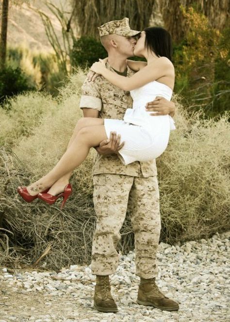 Carry me in your arms my soldier Carrying Girlfriend In Arms, Guy Carrying Girl, Carrying Girlfriend, Military Baby Pictures, Soldier Love, Military Relationships, Marine Love, Military Photography, Military Couples