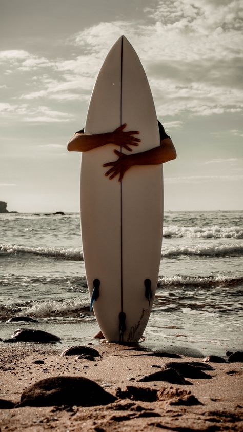 Beach Surf Pictures, Portrait Photography Lighting, Surfer Vibes, Surfing Aesthetic, Ocean Background, Surf Aesthetic, Photography Assignments, Ocean Backgrounds, Branding Photoshoot Inspiration