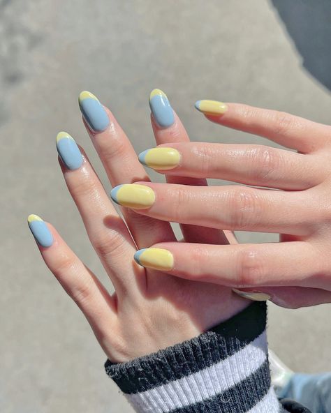 Nail Art Designs In Yellow Colour, Yellow And Light Blue Nails, Fun Light Blue Nails, Cute Blue And Yellow Nails, Nails Color Combinations, Blue Yellow Nail Art, Pastel Yellow And Blue Nails, Soft Yellow Nails Design, Nail Designs Yellow And Blue