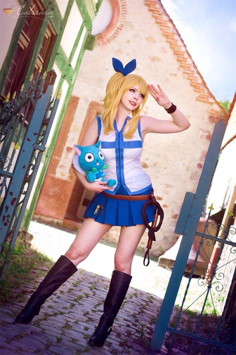 Lucy Heartfilia - Fairy Tail I think and for the record this is my personal opinion but instead of having HAPPY In this cosplay, she was better off by cosplaying with her celestial spirit PLUE...... I WOULD ASK WHAT YOU THINK AND COMMENT BUT I KNOW YOU WONT...... Source http://calssara.deviantart.com/gallery/55044925/Fairy-Tail Lucy Heartfilia Cosplay, Lucy Costume, Fairy Tail Jellal, Fairy Tail Cosplay, Anime Cosplay Ideas, Fairy Tail Gray, Fairy Tail Lucy, Lucy Heartfilia, Tokyo Otaku Mode