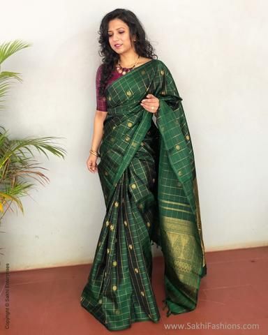 Green Color Saree Contrast Blouse, Bottle Green Kanjivaram Saree Silk, Copper Zari Blouse Design, Bottle Green Color Combination, Bottle Green Saree Contrast Blouse, Zari Blouse Design, Green Saree Contrast Blouse, Trendy Sarees For Wedding, Green Colour Saree