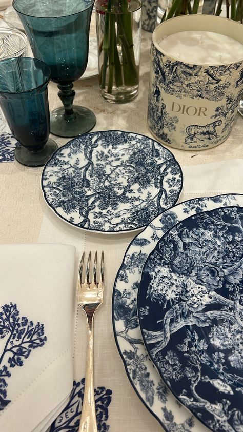 Hair Trend 2023, Manhattan Upper East Side, Spode Blue Italian, Crockery Design, Charlotte York, Gossip Girl Aesthetic, Italian Salad, Antique Dishes, Vintage Dinnerware