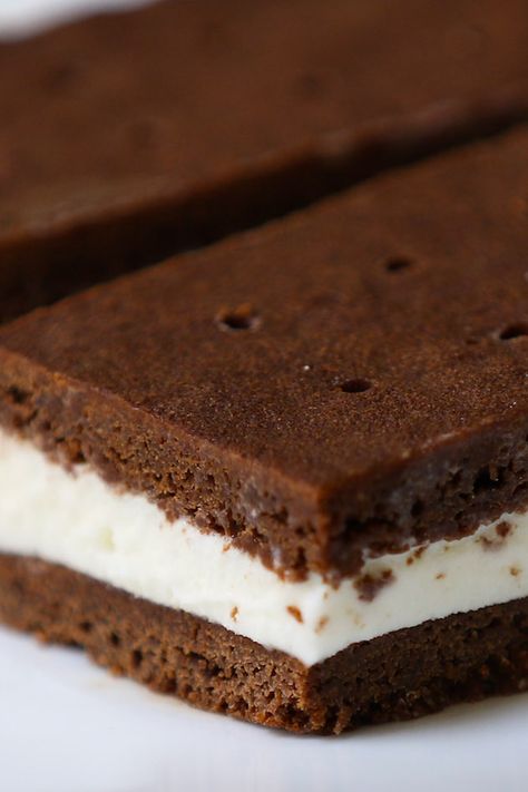 Best Ice Cream Sandwich Recipe - TipBuzz Wafer Recipe, Ice Cream Sandwich Dessert, Waffle Ice Cream Sandwich, Easy Ice Cream Sandwiches, Cream Sandwich Cake, Vanilla Ice Cream Sandwich, Homemade Ice Cream Sandwiches, Crispy Chocolate Chip Cookies, Easy Homemade Ice Cream