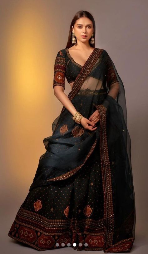 Trendy Outfits Indian, Lehenga Designs Simple, Indian Bride Outfits, Fashionable Saree Blouse Designs, Fancy Sarees Party Wear, Traditional Indian Dress, Salwar Kamiz, Indian Dresses Traditional, Traditional Indian Outfits