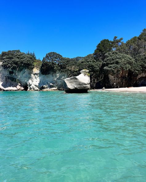 Cathedral Cove, Hahei Beach, Coromandel Peninsula, North Island, New Zealand www.greatnorthtours.co.nz Click the link in bio Castle Hill New Zealand, Castle Point New Zealand, Cape Reinga New Zealand, Coromandel Peninsula New Zealand, Larnach Castle New Zealand, Coromandel Peninsula, Cathedral Cove, North Island New Zealand, Click The Link