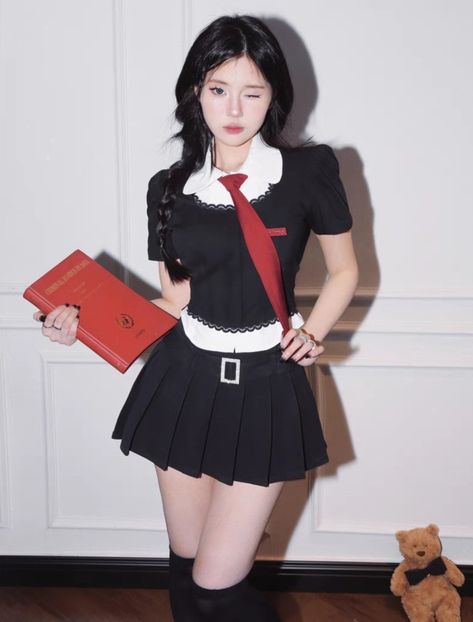 Xo Kitty Uniform, Asian Fits, Tokyo School, Xo Kitty, Fantastic Fashion, Layered Look, Fashion Killa, School Outfits, Dream Wardrobe