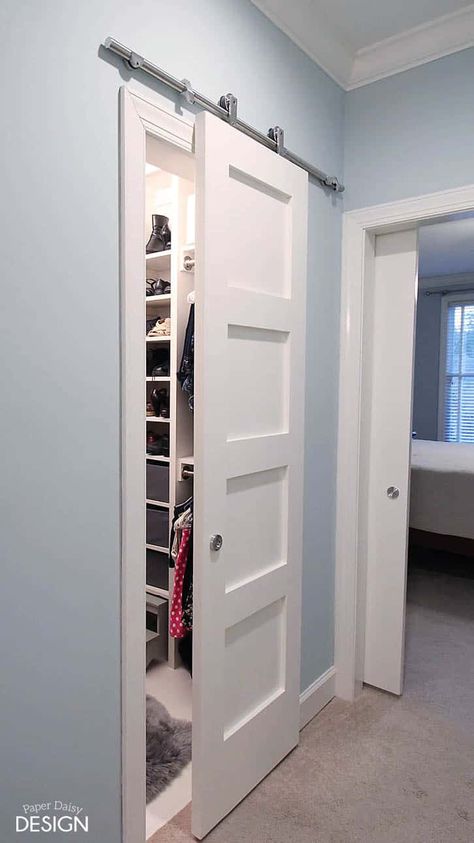 Shaker Doors Interior, Diy Kast, Closet Barn Doors, Mini Dressing, Bedroom Design Diy, Doors Diy, Closet Diy, Barn Door Closet, Diy Hack