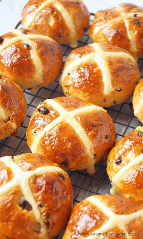 Eggless Hot Cross Buns Recipe - Aromatic Essence Cross Buns Recipe, Cloves Spice, Hot Cross Buns Recipe, Buns Recipe, Big Bun, Golden Raisins, Hot Cross Buns, Bun Recipe, Cross Buns